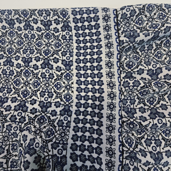 Max Studio Blue And White Floral Plus Size Blouse 1X - Picture 8 of 10